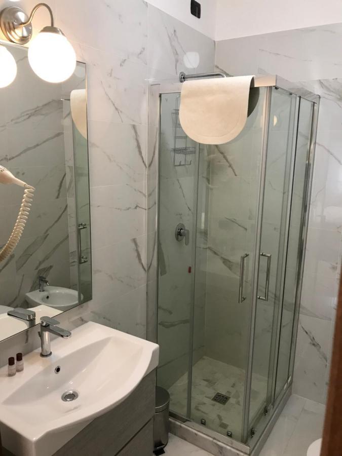 Hotel Paola Altopascio Bagian luar foto