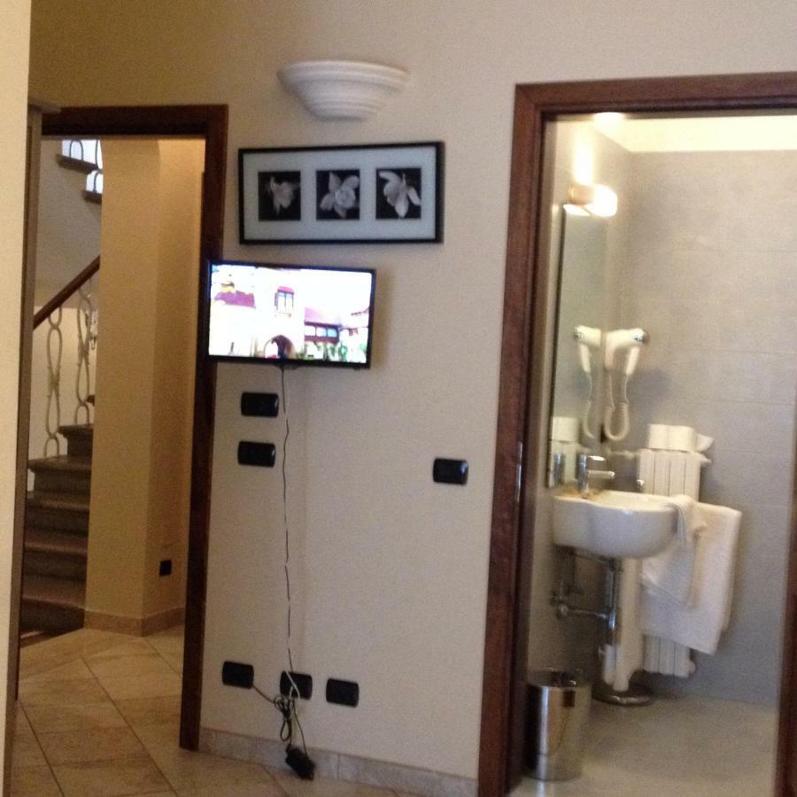Hotel Paola Altopascio Bagian luar foto